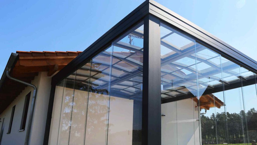 How to Make the Decision to Build a Sunroom or Pergola